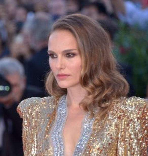 &#x3A6;&#x3B5;&#x3C3;&#x3C4;&#x3B9;&#x3B2;&#x3AC;&#x3BB; &#x392;&#x3B5;&#x3BD;&#x3B5;&#x3C4;&#x3AF;&#x3B1;&#x3C2;: &#x39A;&#x3AC;&#x3B8;&#x3B5; &#x3BC;&#x3AD;&#x3C1;&#x3B1; &#x3C4;&#x3BF; &#x3BA;&#x3CC;&#x3BA;&#x3BA;&#x3B9;&#x3BD;&#x3BF; &#x3C7;&#x3B1;&#x3BB;&#x3AF; &#x3B5;&#x3AF;&#x3BD;&#x3B1;&#x3B9; &#x3BA;&#x3B1;&#x3B9; &#x3C0;&#x3B9;&#x3BF; &#x3B5;&#x3BD;&#x3B4;&#x3B9;&#x3B1;&#x3C6;&#x3AD;&#x3C1;&#x3BF;&#x3BD;