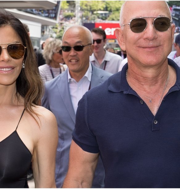 Lauren Sanchez | &#x39C;&#x3B5; low-cut &#x3C6;&#x3CC;&#x3C1;&#x3B5;&#x3BC;&#x3B1; &#x3C3;&#x3B5; &#x3B2;&#x3C1;&#x3B1;&#x3B4;&#x3B9;&#x3BD;&#x3AE; &#x3AD;&#x3BE;&#x3BF;&#x3B4;&#x3BF; &#x3BC;&#x3B5; &#x3C4;&#x3BF;&#x3BD; &#x3C3;&#x3CD;&#x3B6;&#x3C5;&#x3B3;&#x3CC; &#x3C4;&#x3B7;&#x3C2; Jeff Bezos