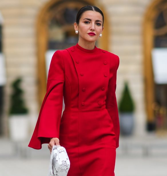 Γιατί αξίζει να έχεις τουλάχιστον ένα κόκκινο φόρεμα στην festive γκαρνταρόμπα σου