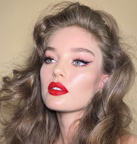 To Instagram &#x3B5;&#x3BC;&#x3C0;&#x3BD;&#x3AD;&#x3B5;&#x3B9; &#x3C4;&#x3B1; &#x3B5;&#x3BF;&#x3C1;&#x3C4;&#x3B1;&#x3C3;&#x3C4;&#x3B9;&#x3BA;&#x3AC; makeup looks &#x3BC;&#x3B1;&#x3C2;