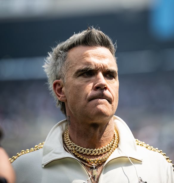 Robbie Williams | &#x3A4;&#x3BF; &#x3C3;&#x3CD;&#x3BD;&#x3B4;&#x3C1;&#x3BF;&#x3BC;&#x3BF; &#x3B1;&#x3C0;&#x3CC; &#x3C4;&#x3BF; &#x3BF;&#x3C0;&#x3BF;&#x3AF;&#x3BF; &#x3B1;&#x3C0;&#x3BF;&#x3BA;&#x3AC;&#x3BB;&#x3C5;&#x3C8;&#x3B5; &#x3CC;&#x3C4;&#x3B9; &#x3C0;&#x3AC;&#x3C3;&#x3C7;&#x3B5;&#x3B9;, &#x3BB;&#x3AF;&#x3B3;&#x3BF; &#x3C0;&#x3C1;&#x3B9;&#x3BD; &#x3C4;&#x3B7; &#x3C3;&#x3C5;&#x3BD;&#x3B1;&#x3C5;&#x3BB;&#x3AF;&#x3B1; &#x3C4;&#x3BF;&#x3C5; &#x3C3;&#x3C4;&#x3B7;&#x3BD; &#x391;&#x3B8;&#x3AE;&#x3BD;&#x3B1;