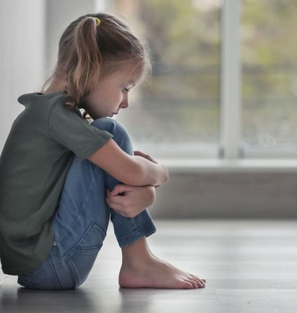 Time-out | &quot;&#x39C;&#x3B1;&#x3BC;&#x3AC;, &#x3CC;&#x3C4;&#x3B1;&#x3BD; &#x3B5;&#x3AF;&#x3BC;&#x3B1;&#x3B9; &#x3B8;&#x3C5;&#x3BC;&#x3C9;&#x3BC;&#x3AD;&#x3BD;&#x3B7;, &#x3BC;&#x3B7; &#x3BC;&#x3B5; &#x3B1;&#x3C6;&#x3AE;&#x3BD;&#x3B5;&#x3B9;&#x3C2; &#x3BC;&#x3CC;&#x3BD;&#x3B7; &#x3BC;&#x3B5; &#x3C4;&#x3B9;&#x3C2; &#x3BC;&#x3B1;&#x3CD;&#x3C1;&#x3B5;&#x3C2; &#x3C3;&#x3BA;&#x3AD;&#x3C8;&#x3B5;&#x3B9;&#x3C2; &#x3BC;&#x3BF;&#x3C5;&quot;