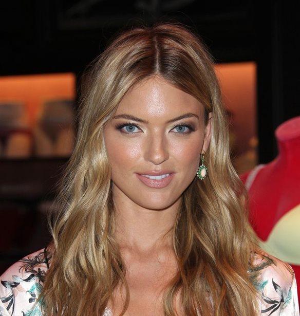 H Martha Hunt &#x3B5;&#x3BC;&#x3C6;&#x3B1;&#x3BD;&#x3AF;&#x3C3;&#x3C4;&#x3B7;&#x3BA;&#x3B5; &#x3BC;&#x3B5; &#x3C4;&#x3BF; no make-up look &#x3C0;&#x3BF;&#x3C5; &#x3B8;&#x3AD;&#x3BB;&#x3BF;&#x3C5;&#x3BC;&#x3B5; &#x3B3;&#x3B9;&#x3B1; &#x3C4;&#x3BF; &#x3BA;&#x3B1;&#x3BB;&#x3BF;&#x3BA;&#x3B1;&#x3AF;&#x3C1;&#x3B9;