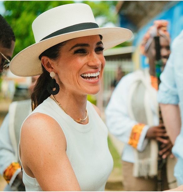 &#x3A4;&#x3B1; &#x3C9;&#x3C1;&#x3B1;&#x3B9;&#x3CC;&#x3C4;&#x3B5;&#x3C1;&#x3B1; looks &#x3C4;&#x3B7;&#x3C2; Meghan Markle &#x3B1;&#x3C0;&#x3CC; &#x3C4;&#x3BF; &#x3C4;&#x3B1;&#x3BE;&#x3AF;&#x3B4;&#x3B9; &#x3C3;&#x3C4;&#x3B7;&#x3BD; &#x39A;&#x3BF;&#x3BB;&#x3BF;&#x3BC;&#x3B2;&#x3AF;&#x3B1;