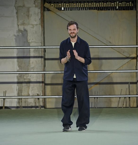 Matthieu Blazy | &#x3A4;&#x3B9; &#x3C0;&#x3B5;&#x3C1;&#x3B9;&#x3BC;&#x3AD;&#x3BD;&#x3BF;&#x3C5;&#x3BC;&#x3B5; &#x3BD;&#x3B1; &#x3B4;&#x3BF;&#x3CD;&#x3BC;&#x3B5; &#x3B1;&#x3C0;&#x3CC; &#x3C4;&#x3BF;&#x3BD; &#x3BD;&#x3AD;&#x3BF; &#x3BA;&#x3B1;&#x3BB;&#x3BB;&#x3B9;&#x3C4;&#x3B5;&#x3C7;&#x3BD;&#x3B9;&#x3BA;&#x3CC; &#x3B4;&#x3B9;&#x3B5;&#x3C5;&#x3B8;&#x3C5;&#x3BD;&#x3C4;&#x3AE; &#x3C4;&#x3BF;&#x3C5; &#x3BF;&#x3AF;&#x3BA;&#x3BF;&#x3C5; Chanel