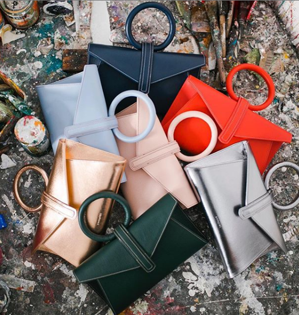 Compl&#xE9;t | &#x3A4;&#x3BF; &#x3BD;&#x3AD;&#x3BF;, &#x3B2;&#x3C1;&#x3B5;&#x3C4;&#x3B1;&#x3BD;&#x3B9;&#x3BA;&#x3CC; bag brand &#x3B1;&#x3C0;&#x3CC; &#x3C4;&#x3B7; &#x3B2;&#x3B1;&#x3C6;&#x3C4;&#x3B9;&#x3C3;&#x3C4;&#x3AE;&#x3C1;&#x3B1; &#x3C4;&#x3BF;&#x3C5; Hubert De Givenchy