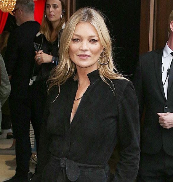 &#x397; &#x39A;ate Moss &#x3C6;&#x3BF;&#x3C1;&#x3AC; &#x3C4;&#x3BF; &quot;&#x3BC;&#x3C0;&#x3BB;&#x3B5; &#x3B2;&#x3B5;&#x3BB;&#x3BF;&#x3CD;&#x3B4;&#x3BF;&quot; &#x3BC;&#x3B5; &#x3C4;&#x3BF;&#x3BD; &#x3C0;&#x3B9;&#x3BF; chic &#x3C4;&#x3C1;&#x3CC;&#x3C0;&#x3BF;