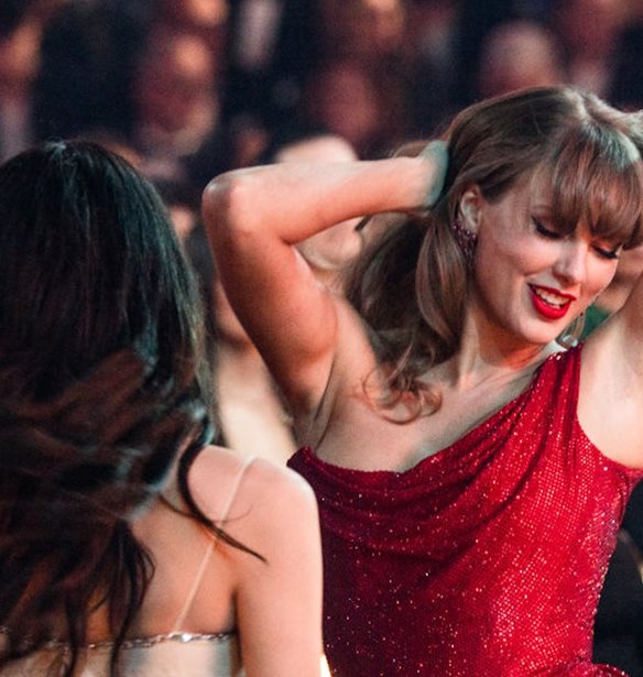 &#x3A4;aylor Swift | &#x397; &#x3B5;&#x3BE;&#x3B1;&#x3B9;&#x3C1;&#x3B5;&#x3C4;&#x3B9;&#x3BA;&#x3AC; &#x3C0;&#x3C1;&#x3BF;&#x3BA;&#x3BB;&#x3B7;&#x3C4;&#x3B9;&#x3BA;&#x3AE; &#x3C0;&#x3CC;&#x3B6;&#x3B1; &#x3C3;&#x3B5; &#x3B5;&#x3BE;&#x3CE;&#x3C6;&#x3C5;&#x3BB;&#x3BB;&#x3BF; album, &#x3B4;&#x3B9;&#x3C7;&#x3AC;&#x3B6;&#x3B5;&#x3B9; &#x3C4;&#x3BF;&#x3C5;&#x3C2; &#x3B8;&#x3B1;&#x3C5;&#x3BC;&#x3B1;&#x3C3;&#x3C4;&#x3AD;&#x3C2; &#x3C4;&#x3B7;&#x3C2;