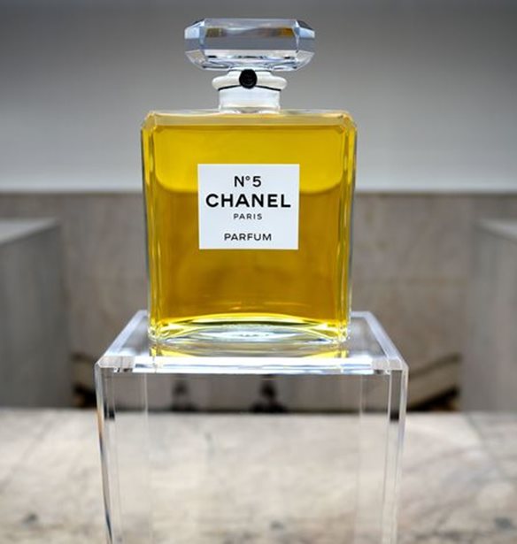 5 &#x3C0;&#x3C1;&#x3AC;&#x3B3;&#x3BC;&#x3B1;&#x3C4;&#x3B1; &#x3C0;&#x3BF;&#x3C5; &#x3B4;&#x3B5; &#x3B3;&#x3BD;&#x3CE;&#x3C1;&#x3B9;&#x3B6;&#x3B5;&#x3C2; &#x3B3;&#x3B9;&#x3B1; &#x3C4;&#x3BF; &#x3AC;&#x3C1;&#x3C9;&#x3BC;&#x3B1; Chanel No 5