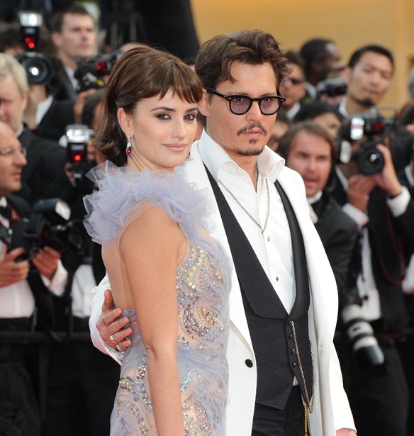 &#x397; Penelope Cruz &#x3C5;&#x3C0;&#x3B5;&#x3C1;&#x3B1;&#x3C3;&#x3C0;&#x3AF;&#x3B6;&#x3B5;&#x3C4;&#x3B1;&#x3B9; &#x3C4;&#x3BF;&#x3BD; Johnny Depp