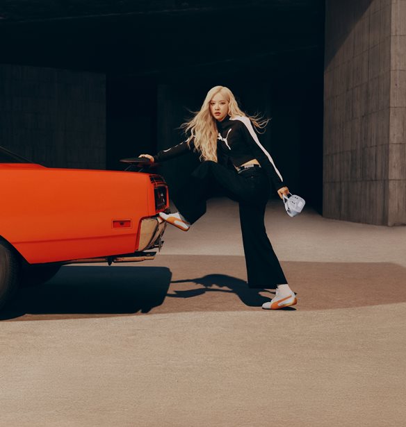 PUMA Speedcat: &#x397; Ros&#xE9; &#x3C6;&#x3BF;&#x3C1;&#x3AC; &#x3C4;&#x3B1; &#x3BD;&#x3AD;&#x3B1; &#x3C0;&#x3B1;&#x3C0;&#x3BF;&#x3CD;&#x3C4;&#x3C3;&#x3B9;&#x3B1; &#x3C4;&#x3B7;&#x3C2; PUMA &#x3BA;&#x3B1;&#x3B9; &#x3BC;&#x3B1;&#x3C2; &#x3BF;&#x3B4;&#x3B7;&#x3B3;&#x3B5;&#x3AF; &#x3BC;&#x3B5; &#x3C4;&#x3B1;&#x3C7;&#x3CD;&#x3C4;&#x3B7;&#x3C4;&#x3B1; &#x3C3;&#x3C4;&#x3BF; &#x3BC;&#x3AD;&#x3BB;&#x3BB;&#x3BF;&#x3BD;