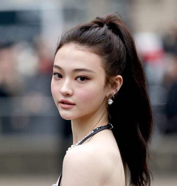 Αυτό είναι το πιο hot nail trend του 2025 - το είδαμε και στα catwalks