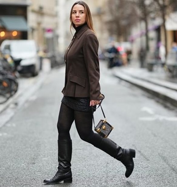 Οι μαύρες δερμάτινες μπότες από τη Zara που έχουν γίνει viral στα social media | Κοστίζουν 50 ευρώ