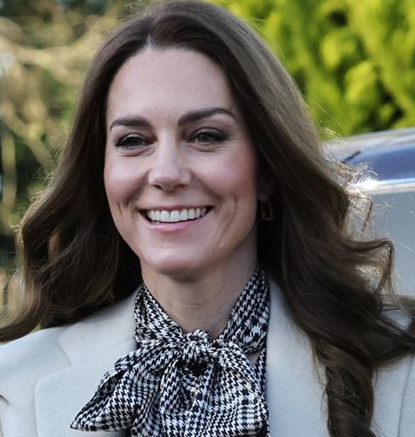 Kate Middleton | &#x3A4;&#x3B1; mocha mousse jeans &#x3C4;&#x3B7;&#x3C2; &#x3B1;&#x3C0;&#x3CC; &#x3C4;&#x3B7; Massimo Dutti &#x3B5;&#x3AF;&#x3BD;&#x3B1;&#x3B9; &#x3B7; &#x3C0;&#x3B9;&#x3BF; fashionable &#x3B1;&#x3B3;&#x3BF;&#x3C1;&#x3AC; &#x3C0;&#x3BF;&#x3C5; &#x3B8;&#x3B1; &#x3BA;&#x3AC;&#x3BD;&#x3B5;&#x3B9;&#x3C2; &#x3C4;&#x3B7;&#x3BD; &#x3AC;&#x3BD;&#x3BF;&#x3B9;&#x3BE;&#x3B7;