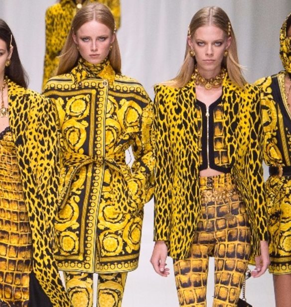 &#x3A3;&#x3C4;&#x3BF; Farfetch &#x3BC;&#x3C0;&#x3BF;&#x3C1;&#x3B5;&#x3AF;&#x3C2; &#x3C4;&#x3CE;&#x3C1;&#x3B1; &#x3BD;&#x3B1; &#x3B2;&#x3C1;&#x3B5;&#x3B9;&#x3C2; 500 vintage &#x3BA;&#x3BF;&#x3BC;&#x3BC;&#x3AC;&#x3C4;&#x3B9;&#x3B1; &#x3C4;&#x3BF;&#x3C5; &#x3BF;&#x3AF;&#x3BA;&#x3BF;&#x3C5; Versace