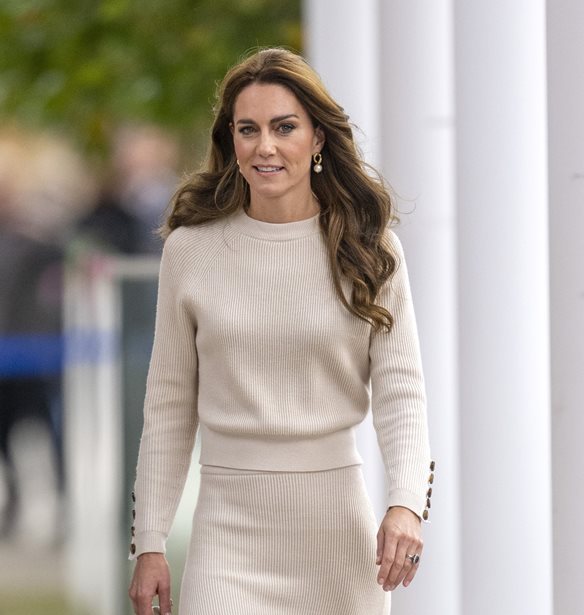Kate Middleton | &#x3A6;&#x3CC;&#x3C1;&#x3B5;&#x3C3;&#x3B5; &#x3C4;&#x3BF; &#x3B1;&#x3C0;&#x3CC;&#x3BB;&#x3C5;&#x3C4;&#x3BF; &#x3C7;&#x3C1;&#x3CE;&#x3BC;&#x3B1; &#x3C4;&#x3B7;&#x3C2; &#x3C3;&#x3B5;&#x3B6;&#x3CC;&#x3BD; &#x3BC;&#x3B5; &#x3C4;&#x3BF;&#x3BD; &#x3C0;&#x3B9;&#x3BF; &#x3BA;&#x3BF;&#x3BC;&#x3C8;&#x3CC; &#x3C4;&#x3C1;&#x3CC;&#x3C0;&#x3BF;