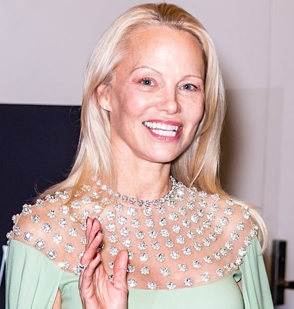 Pamela Anderson | &#x39C;&#x3B5; chic &#x3BA;&#x3C1;&#x3B5;&#x3BC; &#x3C3;&#x3CD;&#x3BD;&#x3BF;&#x3BB;&#x3BF; &#x3C3;&#x3B5; &#x3B2;&#x3CC;&#x3BB;&#x3C4;&#x3B1; &#x3C3;&#x3C4;&#x3B7; &#x39D;&#x3AD;&#x3B1; &#x3A5;&#x3CC;&#x3C1;&#x3BA;&#x3B7;