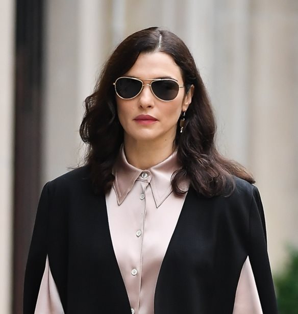 H Rachel Weisz μ' ένα φθινοπωρινό outfit που ανυπομονούμε να αντιγράψουμε