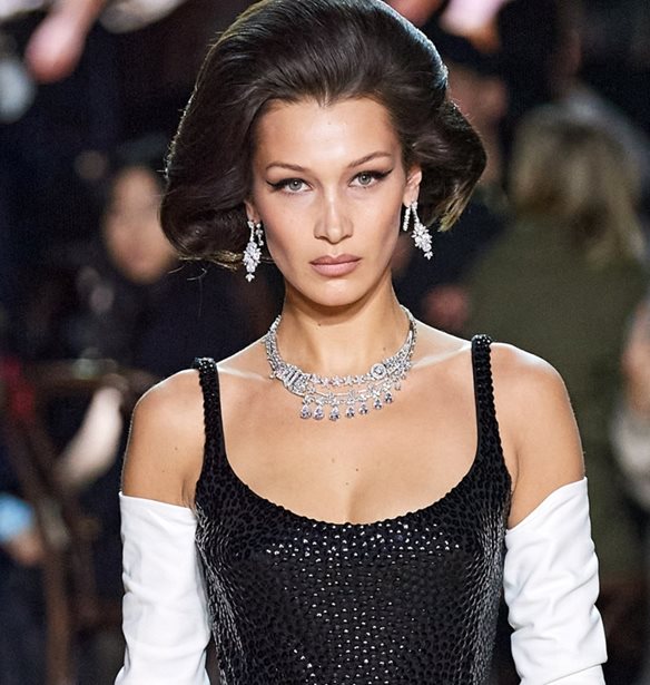 Bella Hadid | &#x39C;&#x3B5; total suede look &#x3C3;&#x3C4;&#x3B7; &#x39D;&#x3AD;&#x3B1; &#x3A5;&#x3CC;&#x3C1;&#x3BA;&#x3B7;