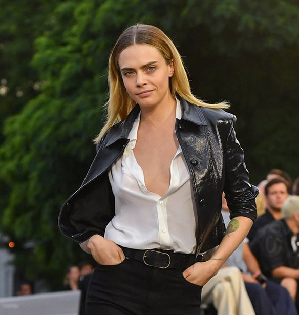 Cara Delevigne | &#x391;&#x3C0;&#x3BF;&#x3BA;&#x3B1;&#x3BB;&#x3CD;&#x3C0;&#x3C4;&#x3B5;&#x3B9; &#x3C0;&#x3CE;&#x3C2; &#x3B5;&#x3AF;&#x3BD;&#x3B1;&#x3B9; &#x3BD;&#x3B1; &#x3C3;&#x3C5;&#x3B3;&#x3BA;&#x3B1;&#x3C4;&#x3BF;&#x3B9;&#x3BA;&#x3B5;&#x3AF;&#x3C2; &#x3BC;&#x3B5; &#x3C4;&#x3B7;&#x3BD; Taylor Swift