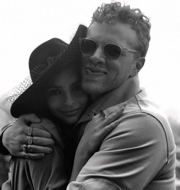 &#x397; Emily Ratajkowski &#x3B5;&#x3CD;&#x3C7;&#x3B5;&#x3C4;&#x3B1;&#x3B9; &#x3C3;&#x3C4;&#x3BF;&#x3BD; &#x3C3;&#x3CD;&#x3B6;&#x3C5;&#x3B3;&#x3CC; &#x3C4;&#x3B7;&#x3C2; &#x3BC;&#x3B5; &#x3AD;&#x3BD;&#x3B1; &#x3C4;&#x3C1;&#x3C5;&#x3C6;&#x3B5;&#x3C1;&#x3CC; &#x3BC;&#x3AE;&#x3BD;&#x3C5;&#x3BC;&#x3B1;