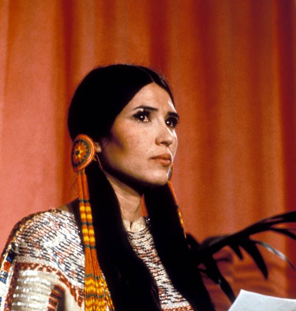 Sacheen Littlefeather | &#x397; &#x399;&#x3BD;&#x3B4;&#x3B9;&#x3AC;&#x3BD;&#x3B1; &#x3B7;&#x3B8;&#x3BF;&#x3C0;&#x3BF;&#x3B9;&#x3CC;&#x3C2; &#x3C0;&#x3BF;&#x3C5; &#x3AD;&#x3B3;&#x3C1;&#x3B1;&#x3C8;&#x3B5; &#x3B9;&#x3C3;&#x3C4;&#x3BF;&#x3C1;&#x3AF;&#x3B1; &#x3C3;&#x3C4;&#x3B1; &#x38C;&#x3C3;&#x3BA;&#x3B1;&#x3C1; &#x3AE;&#x3C4;&#x3B1;&#x3BD; &#x3BC;&#x3AF;&#x3B1; &#x3B1;&#x3C0;&#x3AC;&#x3C4;&#x3B7;