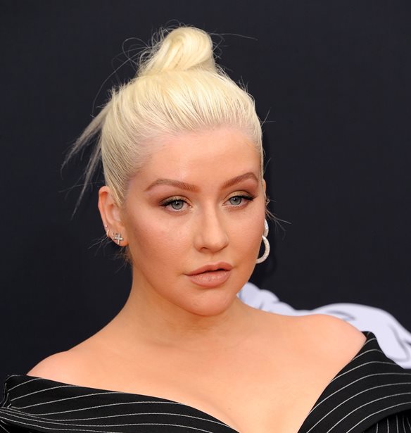 Christina Aguilera | &#x397; &#x3BD;&#x3AD;&#x3B1; &#x3C4;&#x3B7;&#x3C2; &#x3B5;&#x3B9;&#x3BA;&#x3CC;&#x3BD;&#x3B1; &#x3C0;&#x3C5;&#x3C1;&#x3BF;&#x3B4;&#x3CC;&#x3C4;&#x3B7;&#x3C3;&#x3B5; &#x3BE;&#x3B1;&#x3BD;&#x3AC; &#x3C4;&#x3B9;&#x3C2; &#x3C3;&#x3C5;&#x3B6;&#x3B7;&#x3C4;&#x3AE;&#x3C3;&#x3B5;&#x3B9;&#x3C2; &#x3B3;&#x3B9;&#x3B1; &#x3C4;&#x3BF; &#x3B2;&#x3AC;&#x3C1;&#x3BF;&#x3C2; &#x3C4;&#x3B7;&#x3C2;