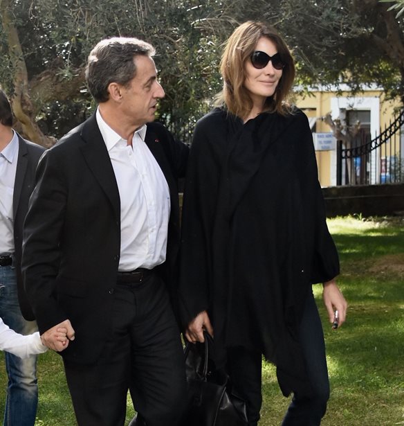 &#x397; Carla Bruni &#x3C3;&#x3C4;&#x3BF; &#x3C0;&#x3BB;&#x3B5;&#x3C5;&#x3C1;&#x3CC; &#x3C4;&#x3BF;&#x3C5; &#x3C3;&#x3C5;&#x3B6;&#x3CD;&#x3B3;&#x3BF;&#x3C5; &#x3C4;&#x3B7;&#x3C2;, Nicolas Sarkozy &#x3BC;&#x3B5;&#x3C4;&#x3AC; &#x3C4;&#x3B7;&#x3BD; &#x3BA;&#x3B1;&#x3C4;&#x3B1;&#x3B4;&#x3AF;&#x3BA;&#x3B7; &#x3C4;&#x3BF;&#x3C5;