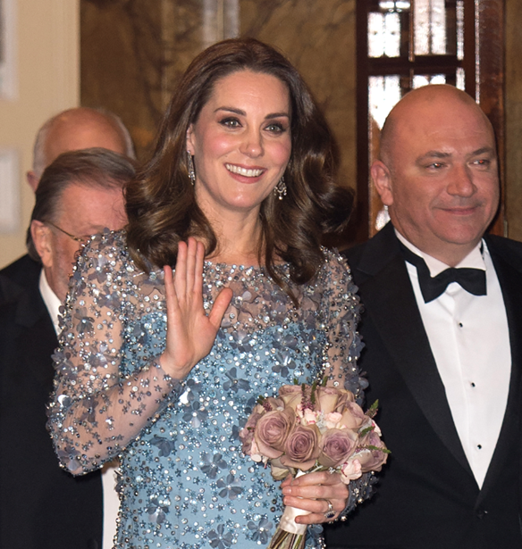 Kate Middleton: &#x3A0;&#x3B9;&#x3BF; glamorous &#x3B1;&#x3C0;&#x3CC; &#x3C0;&#x3BF;&#x3C4;&#x3AD; &#x3C3;&#x3C4;&#x3B7;&#x3BD; &#x3C4;&#x3B5;&#x3BB;&#x3B5;&#x3C5;&#x3C4;&#x3B1;&#x3AF;&#x3B1; &#x3C4;&#x3B7;&#x3C2; &#x3B5;&#x3BC;&#x3C6;&#x3AC;&#x3BD;&#x3B9;&#x3C3;&#x3B7;