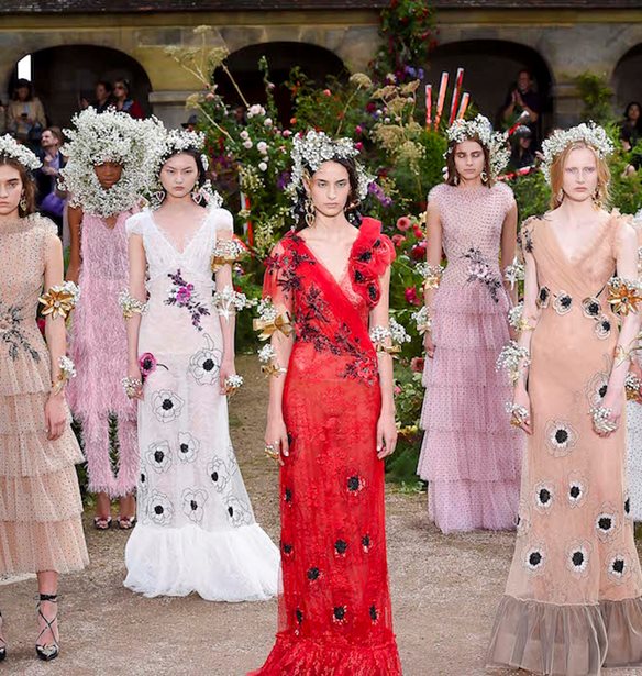 Rodarte SS18: Το εντυπωσιακό ντεμπούτο του οίκου στην Εβδομάδα Μόδας Υψηλής Ραπτικής