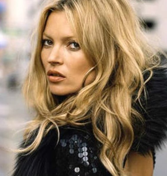 Kate Moss: &#x397; &#x3B5;&#x3BC;&#x3C6;&#x3AC;&#x3BD;&#x3B9;&#x3C3;&#x3B7;-&#x3AD;&#x3BA;&#x3C0;&#x3BB;&#x3B7;&#x3BE;&#x3B7; &#x3C3;&#x3C4;&#x3BF; Love Actually 2