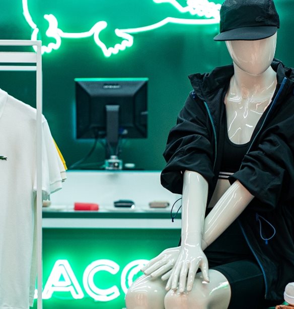 &#x391;&#x3BD;&#x3B1;&#x3BA;&#x3AC;&#x3BB;&#x3C5;&#x3C8;&#x3B5; &#x3C4;&#x3BF; &#x3BD;&#x3AD;&#x3BF; pop-up store &#x3C4;&#x3B7;&#x3C2; Lacoste &#x3C3;&#x3C4;&#x3BF; Golden Hall