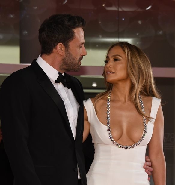 Jennifer Lopez - Ben Affleck | &#x3A0;&#x3B1;&#x3BD;&#x3C4;&#x3C1;&#x3B5;&#x3CD;&#x3C4;&#x3B7;&#x3BA;&#x3B1;&#x3BD; (&#x3BE;&#x3B1;&#x3BD;&#x3AC;) &#x3C3;&#x3C4;&#x3B7;&#x3BD; &#x3A4;&#x3B6;&#x3CC;&#x3C1;&#x3C4;&#x3B6;&#x3B9;&#x3B1; &#x2013; &#x397; &#x3BA;&#x3B1;&#x3C4;&#x3AC;&#x3BB;&#x3B5;&#x3C5;&#x3BA;&#x3B7; &#x3B3;&#x3B1;&#x3BC;&#x3AE;&#x3BB;&#x3B9;&#x3B1; &#x3C4;&#x3B5;&#x3BB;&#x3B5;&#x3C4;&#x3AE; &#x3BA;&#x3B1;&#x3B9; &#x3C4;&#x3BF; &#x3B5;&#x3BD;&#x3C4;&#x3C5;&#x3C0;&#x3C9;&#x3C3;&#x3B9;&#x3B1;&#x3BA;&#x3CC; &#x3BD;&#x3C5;&#x3C6;&#x3B9;&#x3BA;&#x3CC;