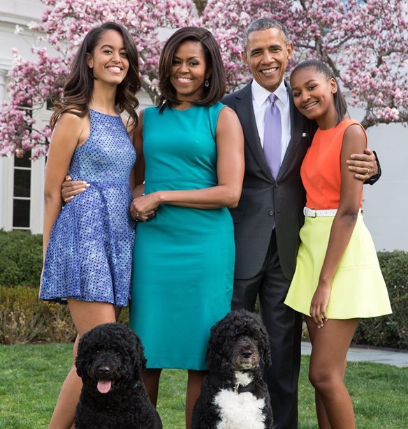 Malia &#x3BA;&#x3B1;&#x3B9; Sasha Obama &#x3B4;&#x3AF;&#x3BD;&#x3BF;&#x3C5;&#x3BD; &#x3BC;&#x3B9;&#x3B1; &#x3C3;&#x3C0;&#x3AC;&#x3BD;&#x3B9;&#x3B1; &#x3C3;&#x3C5;&#x3BD;&#x3AD;&#x3BD;&#x3C4;&#x3B5;&#x3C5;&#x3BE;&#x3B7; &#x3C3;&#x3C4;&#x3BF; &#x3BD;&#x3C4;&#x3BF;&#x3BA;&#x3B9;&#x3BC;&#x3B1;&#x3BD;&#x3C4;&#x3AD;&#x3C1; &#x3C4;&#x3BF;&#x3C5; Netflix &#x3B3;&#x3B9;&#x3B1; &#x3C4;&#x3B7; Michelle