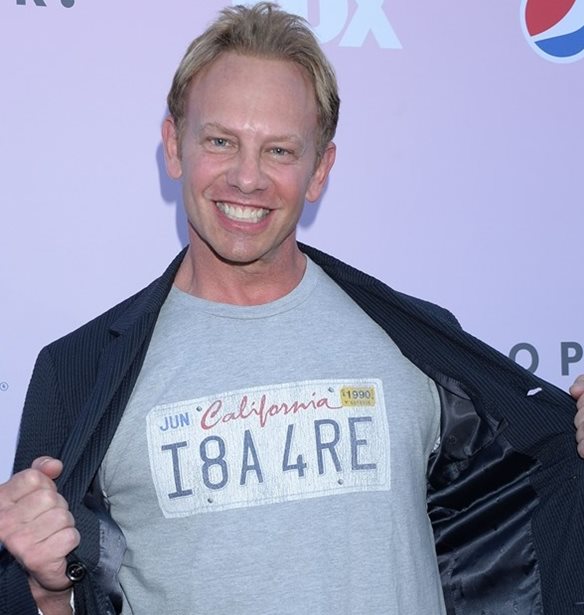 Ian Ziering | O Steve &#x3C4;&#x3BF;&#x3C5; Beverly Hills 90210 &#x3B2;&#x3C1;&#x3AF;&#x3C3;&#x3BA;&#x3B5;&#x3C4;&#x3B1;&#x3B9; &#x3C3;&#x3C4;&#x3B7;&#x3BD; &#x395;&#x3BB;&#x3BB;&#x3AC;&#x3B4;&#x3B1;