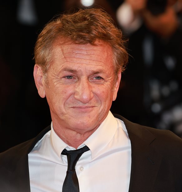 &#x39F; Sean Penn &#x3C0;&#x3B1;&#x3C1;&#x3AD;&#x3B4;&#x3C9;&#x3C3;&#x3B5; &#x3C4;&#x3BF; &#x38C;&#x3C3;&#x3BA;&#x3B1;&#x3C1; &#x3C4;&#x3BF;&#x3C5; &#x3C3;&#x3C4;&#x3BF;&#x3BD; Volodymyr Zelenskyy