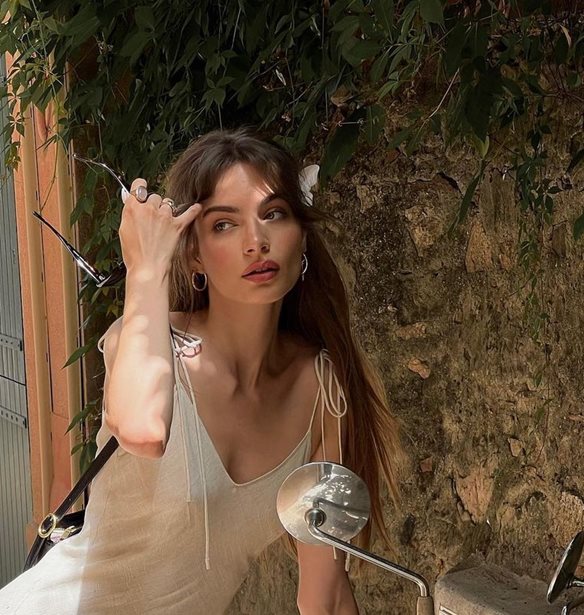 Like a French girl | 4 &#x3BA;&#x3BF;&#x3C5;&#x3C1;&#x3AD;&#x3BC;&#x3B1;&#x3C4;&#x3B1; &#x3C0;&#x3BF;&#x3C5; &#x3BA;&#x3AC;&#x3B8;&#x3B5; &#x3A0;&#x3B1;&#x3C1;&#x3B9;&#x3B6;&#x3B9;&#x3AC;&#x3BD;&#x3B1; &#x3B8;&#x3B1; &#x3B6;&#x3B7;&#x3C4;&#x3BF;&#x3CD;&#x3C3;&#x3B5; &#x3B1;&#x3C0;&#x3CC; &#x3C4;&#x3BF;&#x3BD; &#x3BA;&#x3BF;&#x3BC;&#x3BC;&#x3C9;&#x3C4;&#x3AE; &#x3C4;&#x3B7;&#x3C2;