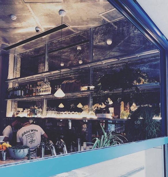 Folk. &#x39C;&#x3AF;&#x3B1; &#x3BD;&#x3AD;&#x3B1; &#x3AC;&#x3C6;&#x3B9;&#x3BE;&#x3B7; &#x3C3;&#x3C4;&#x3BF; &#x3BA;&#x3AD;&#x3BD;&#x3C4;&#x3C1;&#x3BF; &#x3C4;&#x3B7;&#x3C2; &#x391;&#x3B8;&#x3AE;&#x3BD;&#x3B1;&#x3C2; &#x3B5;&#x3BD;&#x3CE;&#x3BD;&#x3B5;&#x3B9; &#x3B4;&#x3B9;&#x3B1;&#x3C6;&#x3BF;&#x3C1;&#x3B5;&#x3C4;&#x3B9;&#x3BA;&#x3AD;&#x3C2; &#x3C6;&#x3B9;&#x3BB;&#x3BF;&#x3C3;&#x3BF;&#x3C6;&#x3AF;&#x3B5;&#x3C2; &#x3BA;&#x3B1;&#x3B9; &#x3B3;&#x3B5;&#x3CD;&#x3C3;&#x3B5;&#x3B9;&#x3C2;