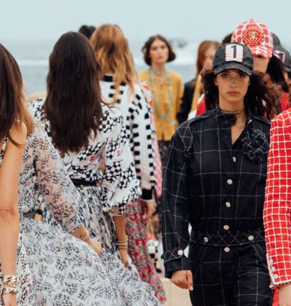 Chanel Cruise 2022/23 | &#x3A4;&#x3B1; looks &#x3C0;&#x3BF;&#x3C5; &#x3B8;&#x3AD;&#x3BB;&#x3BF;&#x3C5;&#x3BC;&#x3B5; &#x3BD;&#x3B1; &#x3C0;&#x3C1;&#x3BF;&#x3C3;&#x3B8;&#x3AD;&#x3C3;&#x3BF;&#x3C5;&#x3BC;&#x3B5; &#x3C3;&#x3C4;&#x3B7; &#x3B2;&#x3B1;&#x3BB;&#x3AF;&#x3C4;&#x3C3;&#x3B1; &#x3C4;&#x3C9;&#x3BD; &#x3B4;&#x3B9;&#x3B1;&#x3BA;&#x3BF;&#x3C0;&#x3CE;&#x3BD;