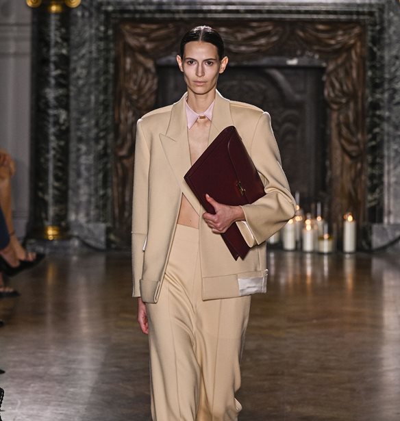 Soft Power Dressing | &#x397; &#x3BD;&#x3AD;&#x3B1; &#x3C4;&#x3AC;&#x3C3;&#x3B7; &#x3C0;&#x3BF;&#x3C5; &#x3B1;&#x3C5;&#x3BE;&#x3AC;&#x3BD;&#x3B5;&#x3B9; &#x3C4;&#x3B7;&#x3BD; &#x3B1;&#x3C5;&#x3C4;&#x3BF;&#x3C0;&#x3B5;&#x3C0;&#x3BF;&#x3AF;&#x3B8;&#x3B7;&#x3C3;&#x3B7;