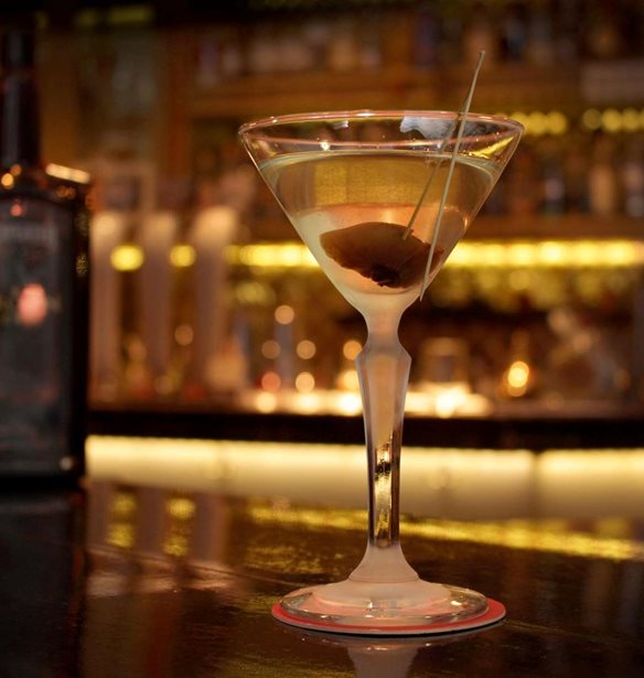 &#x388;&#x3BD;&#x3B1; &#x3C4;&#x3B5;&#x3BB;&#x3B5;&#x3C5;&#x3C4;&#x3B1;&#x3AF;&#x3BF; Martini &#x3C3;&#x3C4;&#x3BF; Gin Joint