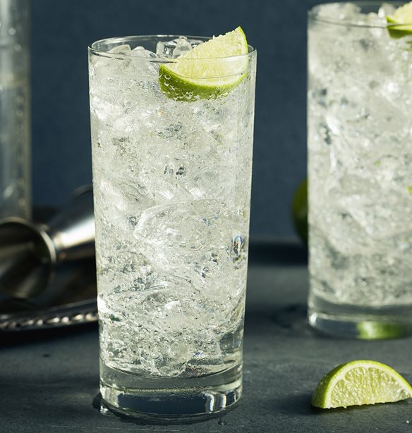 &#x393;&#x3C5;&#x3BD;&#x3B1;&#x3AF;&#x3BA;&#x3B1; 100 &#x3B5;&#x3C4;&#x3CE;&#x3BD; &#x3C5;&#x3C0;&#x3BF;&#x3C3;&#x3C4;&#x3B7;&#x3C1;&#x3AF;&#x3B6;&#x3B5;&#x3B9; &#x3CC;&#x3C4;&#x3B9; &#x3C4;&#x3BF; gin tonic &#x3B5;&#x3AF;&#x3BD;&#x3B1;&#x3B9; &#x3C4;&#x3BF; &#x3BC;&#x3C5;&#x3C3;&#x3C4;&#x3B9;&#x3BA;&#x3CC; &#x3C4;&#x3B7;&#x3C2; &#x3BC;&#x3B1;&#x3BA;&#x3C1;&#x3BF;&#x3B6;&#x3C9;&#x3AF;&#x3B1;&#x3C2; &#x3C4;&#x3B7;&#x3C2;