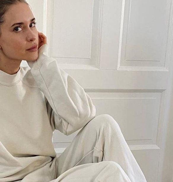 #WFH | Tι φοράνε στο σπίτι τα κορίτσια της μόδας που αγαπάνε το μίνιμαλ στιλ;