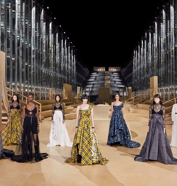 &quot;L&#x2019;union fait la force&quot;: &#x3C4;&#x3BF; &#x3BC;&#x3CC;&#x3C4;&#x3BF; &#x3C4;&#x3BF;&#x3C5; &#x39F;&#x3AF;&#x3BA;&#x3BF;&#x3C5; Dior &#x3B1;&#x3C0;&#x3BF;&#x3C4;&#x3C5;&#x3C0;&#x3CE;&#x3BD;&#x3B5;&#x3C4;&#x3B1;&#x3B9; &#x3C3;&#x3C4;&#x3B7;&#x3BD; &#x3BA;&#x3BF;&#x3BB;&#x3B5;&#x3BE;&#x3B9;&#x3CC;&#x3BD; &#x3A6;&#x3B8;&#x3B9;&#x3BD;&#x3CC;&#x3C0;&#x3C9;&#x3C1;&#x3BF;- &#x3A7;&#x3B5;&#x3B9;&#x3BC;&#x3CE;&#x3BD;&#x3B1;&#x3C2; 2022