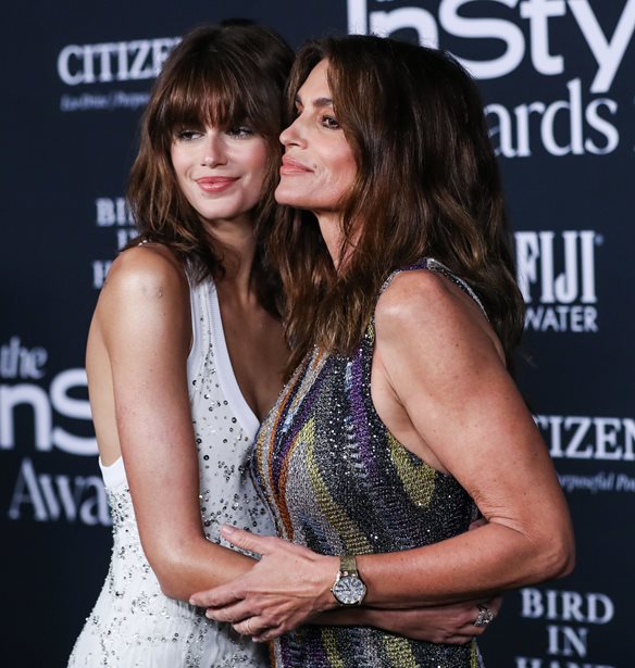 Kaia Gerber | &#x397; &#x3B9;&#x3B4;&#x3B9;&#x3B1;&#x3AF;&#x3C4;&#x3B5;&#x3C1;&#x3B7; &#x3BA;&#x3B1;&#x3B9; &quot;&#x3C4;&#x3C1;&#x3BF;&#x3BC;&#x3B1;&#x3BA;&#x3C4;&#x3B9;&#x3BA;&#x3AE;&quot; &#x3C3;&#x3C5;&#x3BC;&#x3B2;&#x3BF;&#x3C5;&#x3BB;&#x3AE; &#x3C0;&#x3BF;&#x3C5; &#x3C4;&#x3B7;&#x3C2; &#x3AD;&#x3B4;&#x3C9;&#x3C3;&#x3B5; &#x3B7; &#x3BC;&#x3B7;&#x3C4;&#x3AD;&#x3C1;&#x3B1; &#x3C4;&#x3B7;&#x3C2;, Cindy Crawford, &#x3C0;&#x3C1;&#x3B9;&#x3BD; &#x3BE;&#x3B5;&#x3BA;&#x3B9;&#x3BD;&#x3AE;&#x3C3;&#x3B5;&#x3B9; &#x3C4;&#x3BF; &#x3BC;&#x3CC;&#x3BD;&#x3C4;&#x3B5;&#x3BB;&#x3B9;&#x3BD;&#x3B3;&#x3BA;