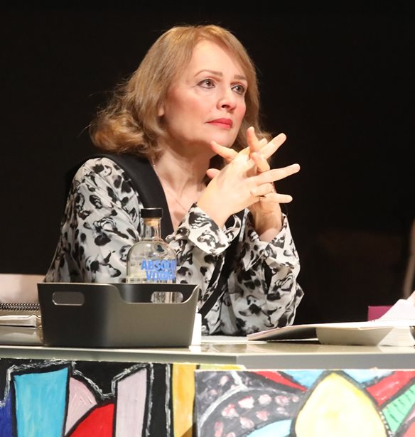 Η Νίκη Παλληκαράκη τολμά να συμμετέχει σε τρεις διαφορετικές παραστάσεις την ίδια σεζόν