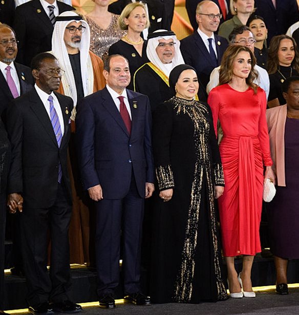 Βασίλισσα Ράνια | Το sur mesure Dolce & Gabbana φόρεμα που επέλεξε στα εγκαίνια του Grand Egyptian Museum