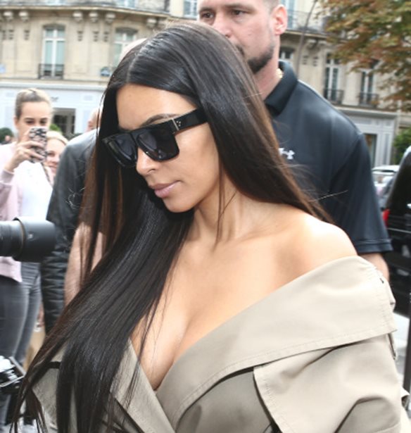 16 &#x3CD;&#x3C0;&#x3BF;&#x3C0;&#x3C4;&#x3BF;&#x3B9; &#x3AD;&#x3C7;&#x3BF;&#x3C5;&#x3BD; &#x3C3;&#x3C5;&#x3BB;&#x3BB;&#x3B7;&#x3C6;&#x3B8;&#x3B5;&#x3AF; &#x3B3;&#x3B9;&#x3B1; &#x3C4;&#x3B7; &#x3BB;&#x3B7;&#x3C3;&#x3C4;&#x3B5;&#x3AF;&#x3B1; &#x3C4;&#x3B7;&#x3C2; Kim Kardashian &#x3C3;&#x3C4;&#x3BF; &#x3A0;&#x3B1;&#x3C1;&#x3AF;&#x3C3;&#x3B9;