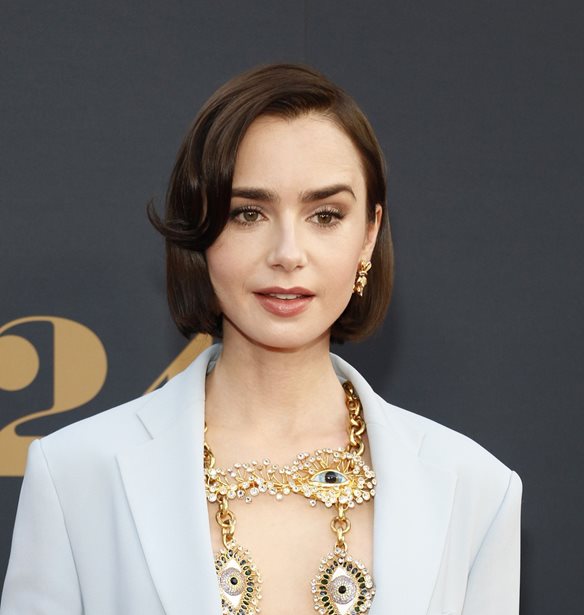 Lily Collins | &#x3A4;&#x3BF; beauty item &#x3C0;&#x3BF;&#x3C5; &#x3C7;&#x3C1;&#x3B7;&#x3C3;&#x3B9;&#x3BC;&#x3BF;&#x3C0;&#x3BF;&#x3B9;&#x3B5;&#x3AF; &#x3C0;&#x3B9;&#x3C3;&#x3C4;&#x3AC; &#x3C4;&#x3B7;&#x3C2; &#x3C7;&#x3B1;&#x3C1;&#x3AF;&#x3B6;&#x3B5;&#x3B9; &#x3B1;&#x3C8;&#x3B5;&#x3B3;&#x3AC;&#x3B4;&#x3B9;&#x3B1;&#x3C3;&#x3C4;&#x3B7; &#x3BB;&#x3AC;&#x3BC;&#x3C8;&#x3B7; &#x3C3;&#x3C4;&#x3BF; &#x3C0;&#x3C1;&#x3CC;&#x3C3;&#x3C9;&#x3C0;&#x3BF;