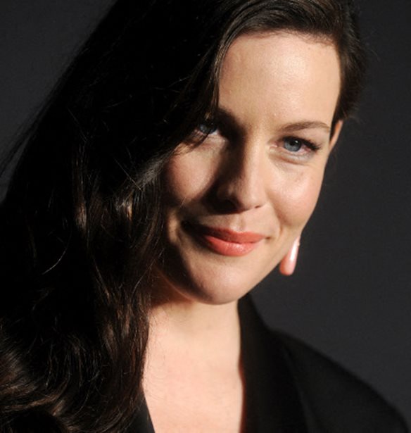 Liv Tyler | &#x39F; &#x3B3;&#x3B9;&#x3BF;&#x3C2; &#x3C4;&#x3B7;&#x3C2; &#x3B1;&#x3C0;&#x3BF;&#x3C6;&#x3BF;&#x3AF;&#x3C4;&#x3B7;&#x3C3;&#x3B5; &#x3B1;&#x3C0;&#x3CC; &#x3C4;&#x3BF; &#x39B;&#x3CD;&#x3BA;&#x3B5;&#x3B9;&#x3BF; &#x3BA;&#x3B1;&#x3B9; &#x3BC;&#x3BF;&#x3B9;&#x3C1;&#x3AC;&#x3B6;&#x3B5;&#x3C4;&#x3B1;&#x3B9; &#x3C3;&#x3C0;&#x3AC;&#x3BD;&#x3B9;&#x3B5;&#x3C2; &#x3C6;&#x3C9;&#x3C4;&#x3BF;&#x3B3;&#x3C1;&#x3B1;&#x3C6;&#x3AF;&#x3B5;&#x3C2; &#x3C4;&#x3C9;&#x3BD; &#x3C0;&#x3B1;&#x3B9;&#x3B4;&#x3B9;&#x3CE;&#x3BD; &#x3C4;&#x3B7;&#x3C2;
